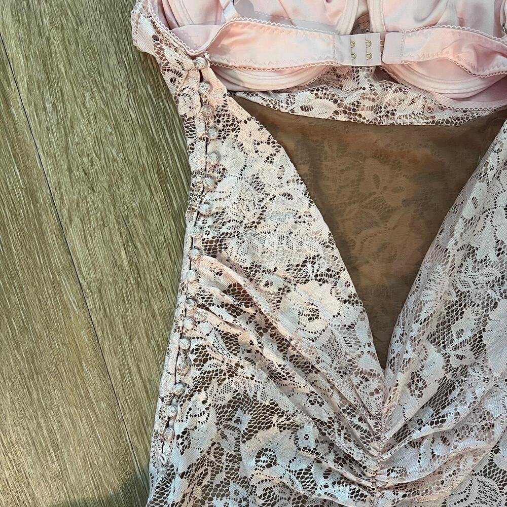 House of CB ' Azzurra' Rose Pink Lace Godet Gown - Picture 4 of 7
